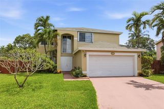 8801 SW 9th Ct, Pembroke Pines, FL 33025