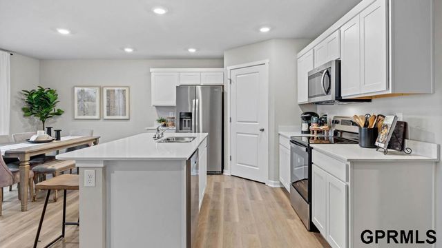 7205 S 204th Avenue, Gretna, NE 68028