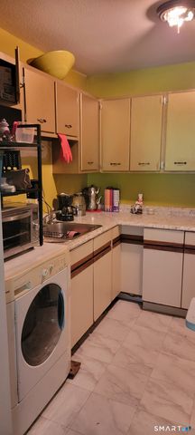 15 Donna Drive B4, New Haven, CT 06513