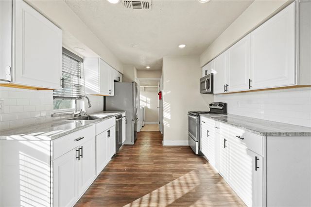 1614 Chesterfield Drive, Carrollton, TX 75007