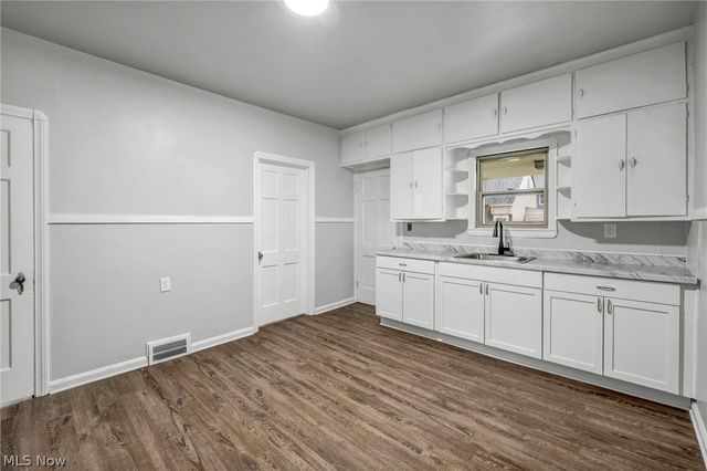 6610 Clark Avenue, Cleveland, OH 44102