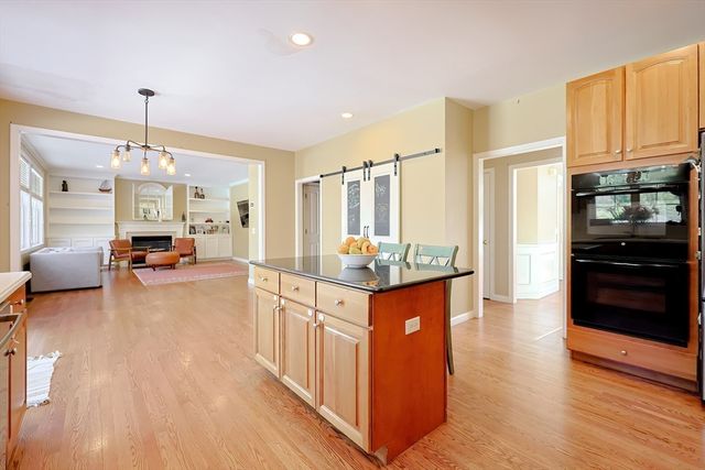 1 Honeysuckle Cir, Hopkinton, MA 01748