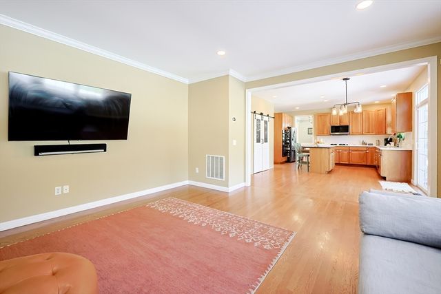 1 Honeysuckle Cir, Hopkinton, MA 01748