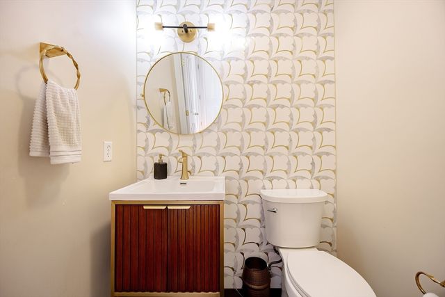 1 Honeysuckle Cir, Hopkinton, MA 01748