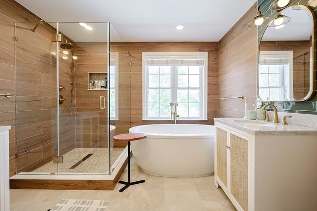 1 Honeysuckle Cir, Hopkinton, MA 01748