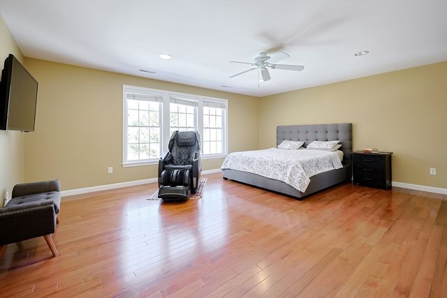 1 Honeysuckle Cir, Hopkinton, MA 01748