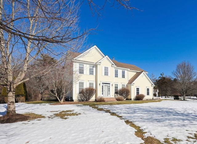 1 Honeysuckle Cir, Hopkinton, MA 01748