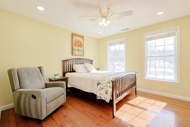 1 Honeysuckle Cir, Hopkinton, MA 01748