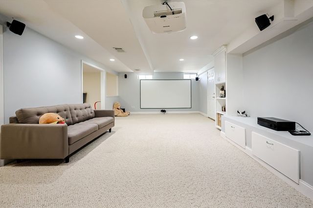 1 Honeysuckle Cir, Hopkinton, MA 01748