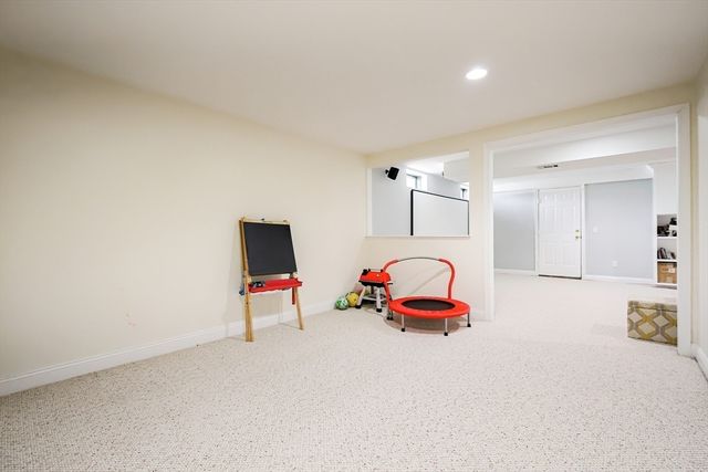 1 Honeysuckle Cir, Hopkinton, MA 01748