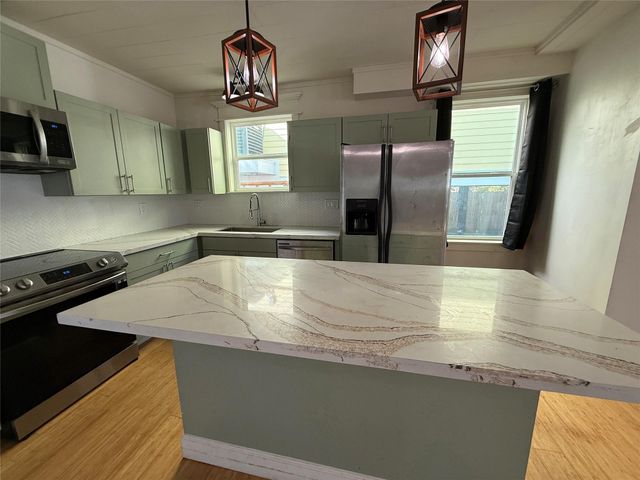 1213 32nd Street, Galveston, TX 77550