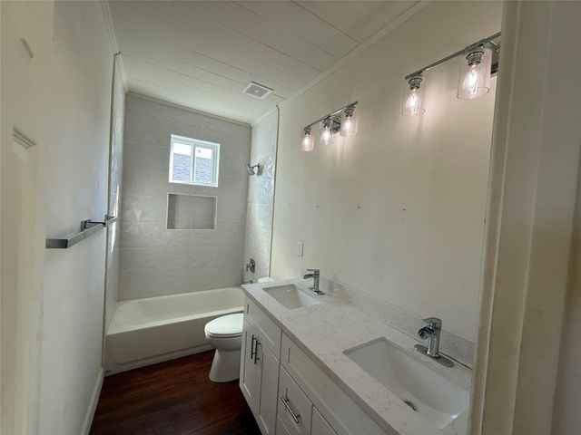 1213 32nd Street, Galveston, TX 77550