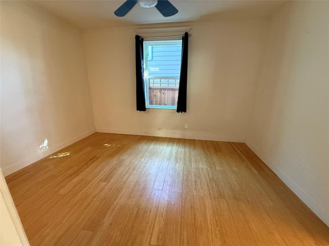 1213 32nd Street, Galveston, TX 77550