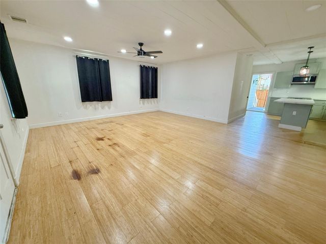 1213 32nd Street, Galveston, TX 77550