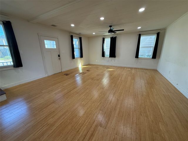 1213 32nd Street, Galveston, TX 77550