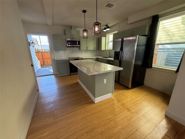 1213 32nd Street, Galveston, TX 77550