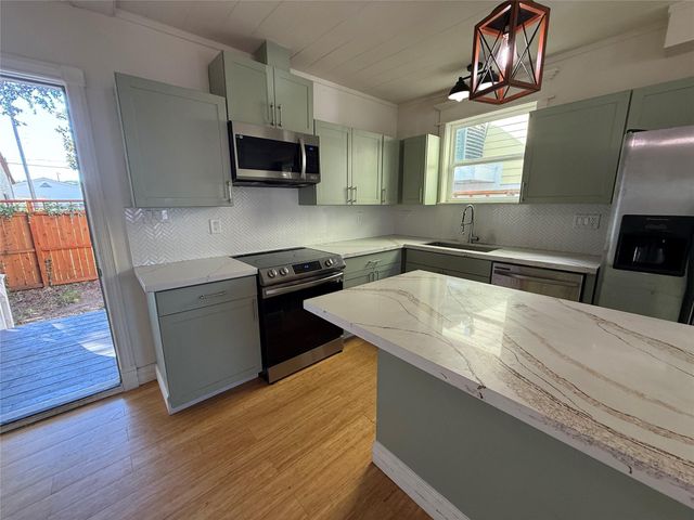 1213 32nd Street, Galveston, TX 77550