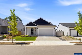 713 Tigerlily St, Silverton, OR 97381