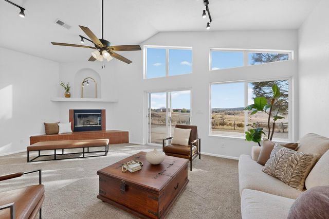 41 Madole Road, Edgewood, NM 87015