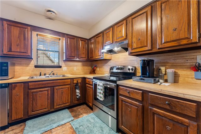 1105 Westridge Lane, Rogers, AR 72756