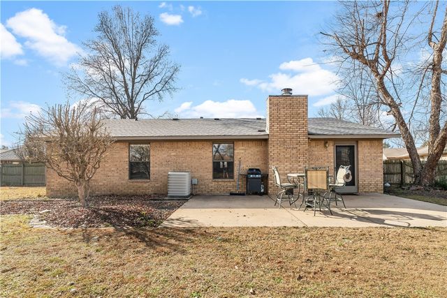 1105 Westridge Lane, Rogers, AR 72756