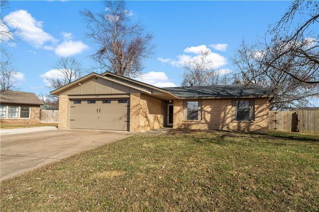 1105 Westridge Lane, Rogers, AR 72756