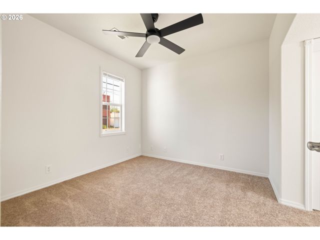 7040 N LOMBARD St, Portland, OR 97203