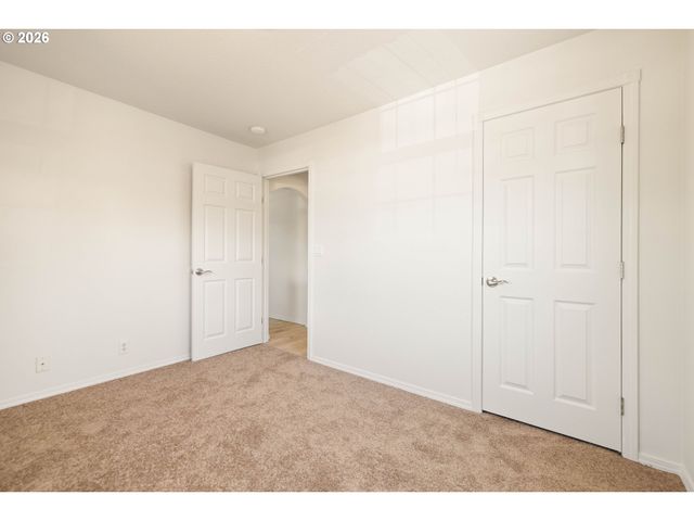 7040 N LOMBARD St, Portland, OR 97203