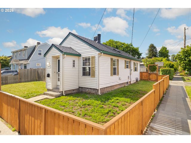 7040 N LOMBARD St, Portland, OR 97203