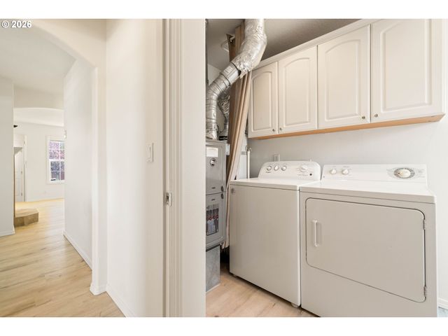 7040 N LOMBARD St, Portland, OR 97203