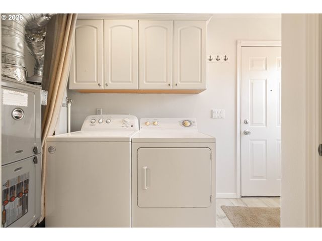 7040 N LOMBARD St, Portland, OR 97203