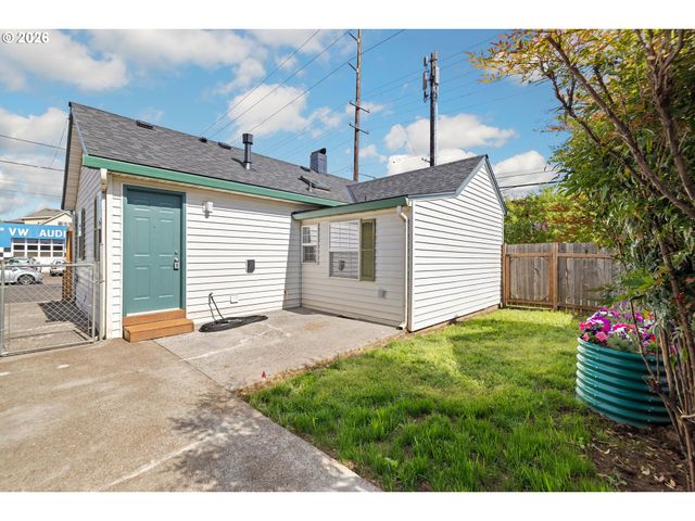 7040 N LOMBARD St, Portland, OR 97203