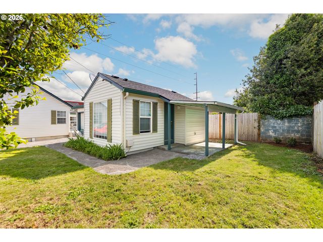 7040 N LOMBARD St, Portland, OR 97203