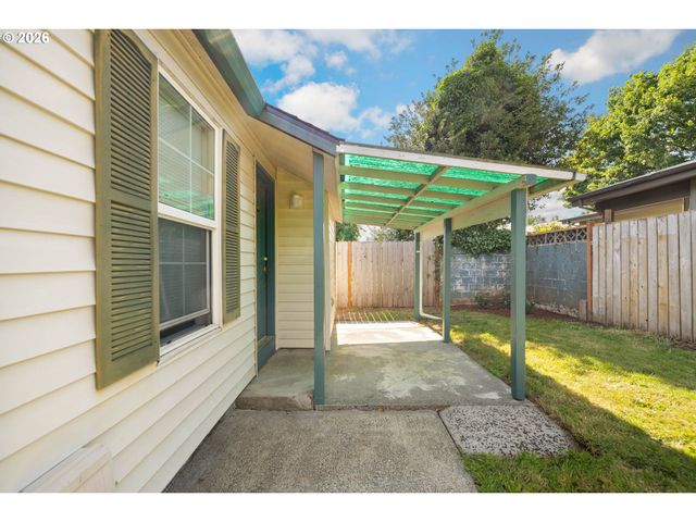 7040 N LOMBARD St, Portland, OR 97203