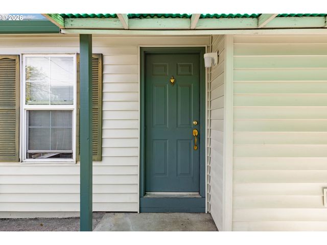 7040 N LOMBARD St, Portland, OR 97203