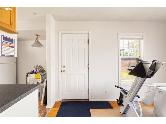 7040 N LOMBARD St, Portland, OR 97203