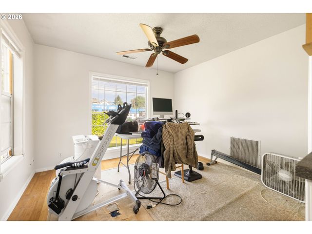 7040 N LOMBARD St, Portland, OR 97203