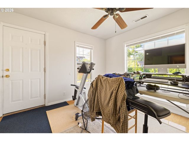 7040 N LOMBARD St, Portland, OR 97203