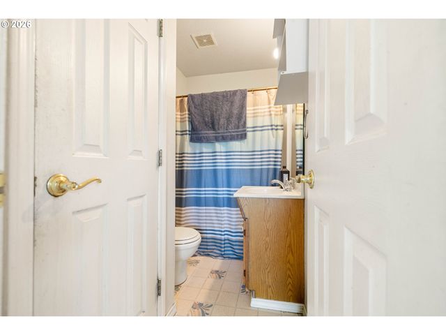 7040 N LOMBARD St, Portland, OR 97203