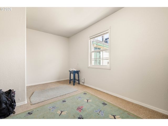 7040 N LOMBARD St, Portland, OR 97203