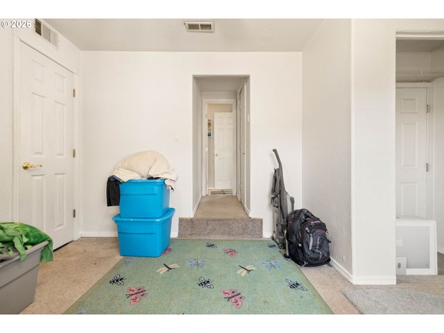 7040 N LOMBARD St, Portland, OR 97203
