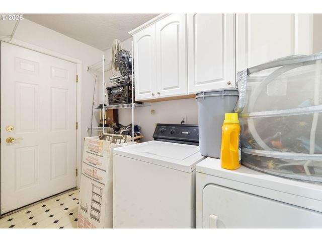 7040 N LOMBARD St, Portland, OR 97203