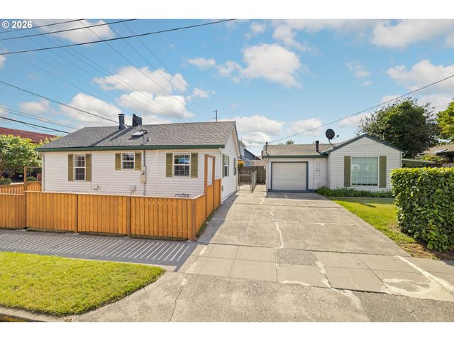 7040 N LOMBARD St, Portland, OR 97203