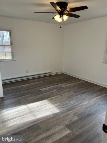 2504 BUTLERS CHAPEL RD, Martinsburg, WV 25403