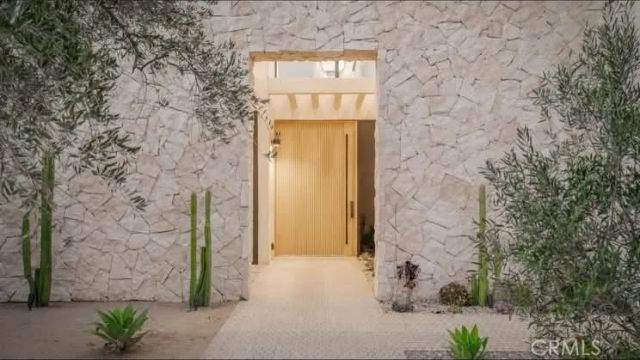 15447 Huston, Sherman Oaks, CA 91403