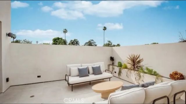 15447 Huston, Sherman Oaks, CA 91403