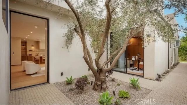 15447 Huston, Sherman Oaks, CA 91403