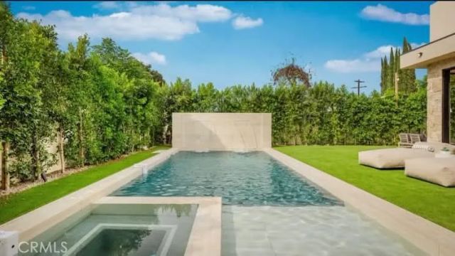 15447 Huston, Sherman Oaks, CA 91403