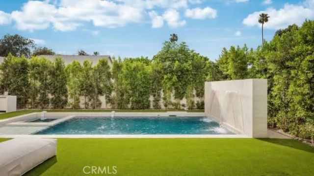 15447 Huston, Sherman Oaks, CA 91403