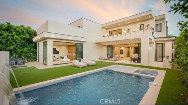 15447 Huston, Sherman Oaks, CA 91403